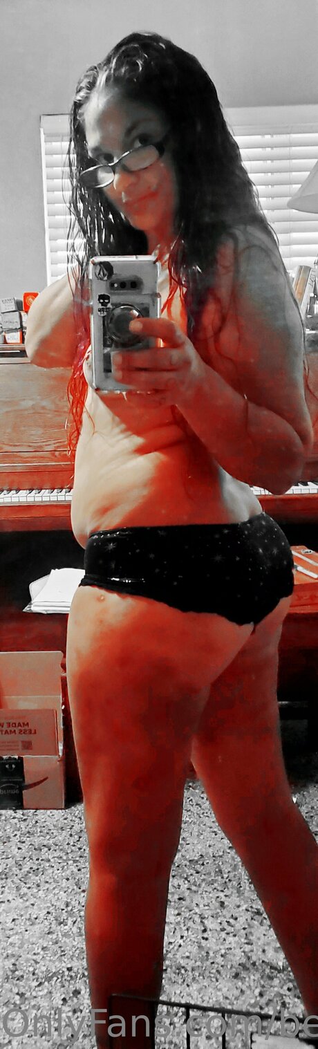 Beach Chick 321 model art img