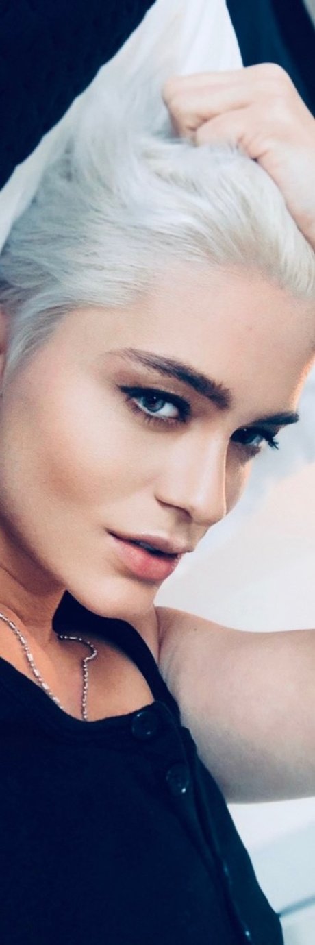 Mila Milan sexy model pictures