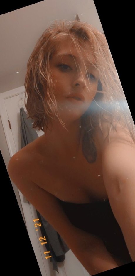 MILKMONEY star naked pic