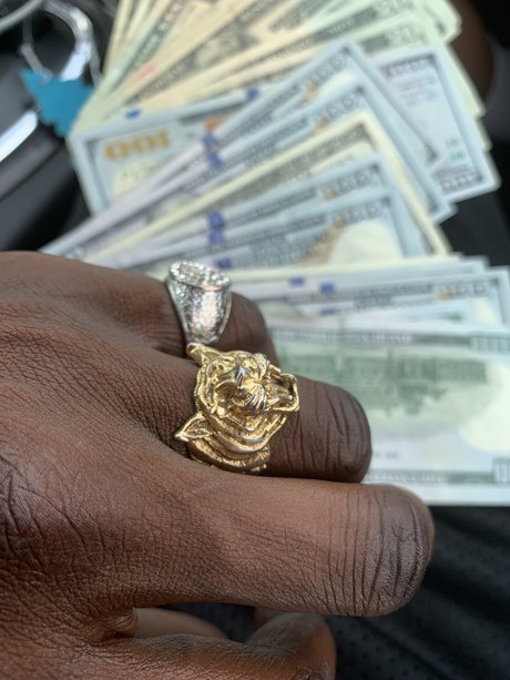 Petty bloko sexy model pics