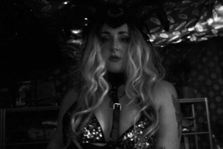 MindyHasABreakdown pornographic model photos