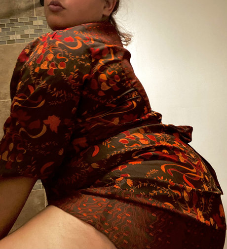 MimiLovesU adult actress photo