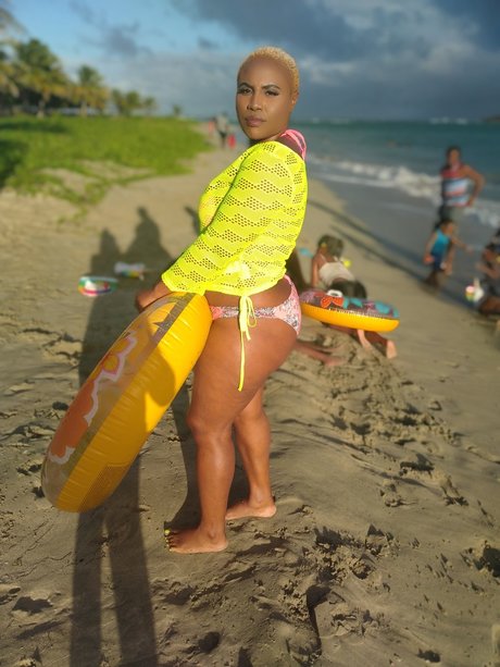 Eye Shine adult model pictures