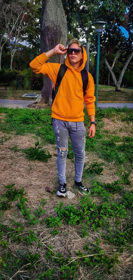 Jhonhood model top images