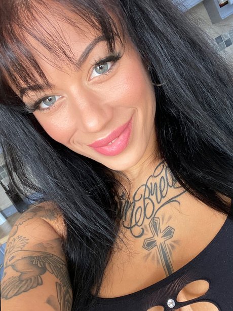 M De Sousa model nude photos