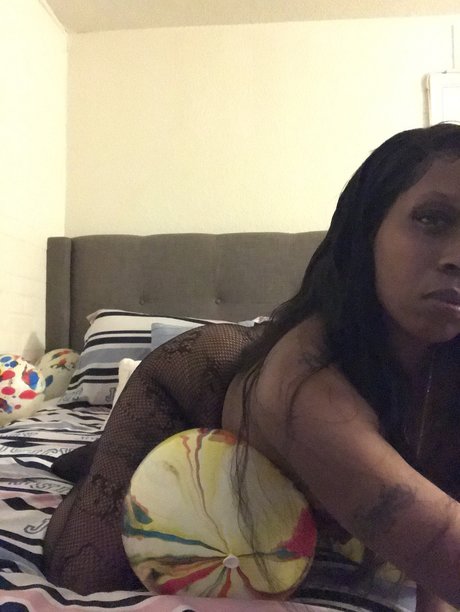 Cajmonet3 pretty pornstar img