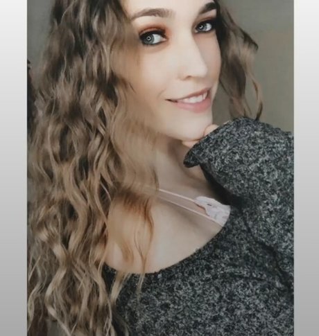 Anna Banana pornstar erotic img