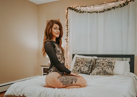 Alice Gray naked pornstar photo