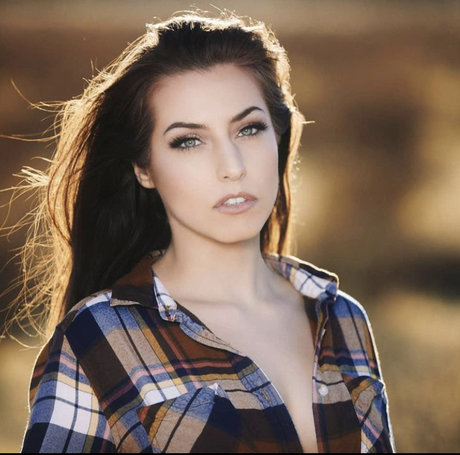 Miss Spencer model exclusive img