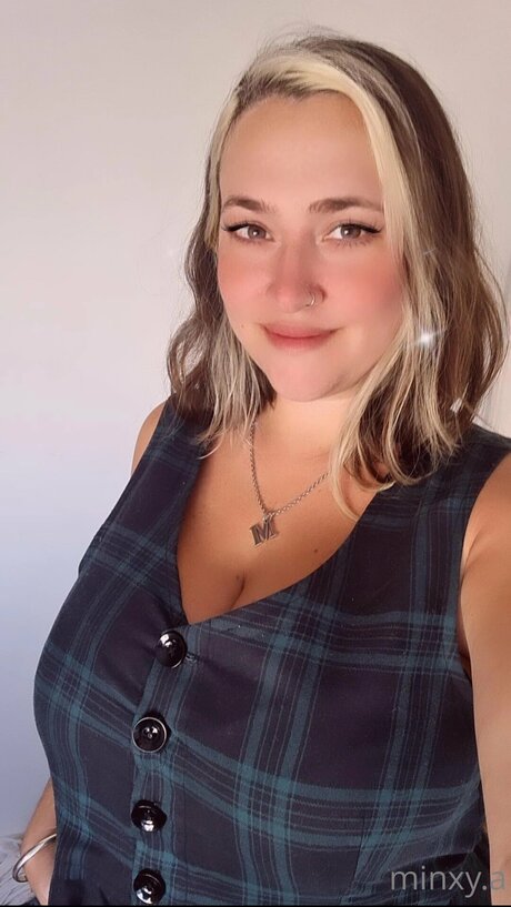 Minxy Free Page pornographic model archive