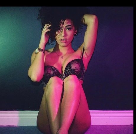 Miss Nikki_ perfect pornstar picture