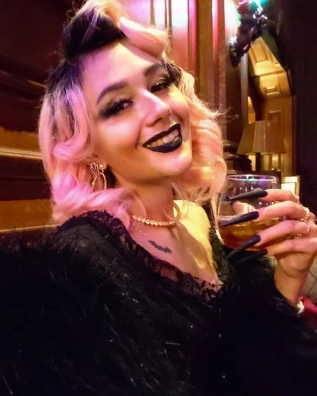 Mura Suru star pornographic pictures