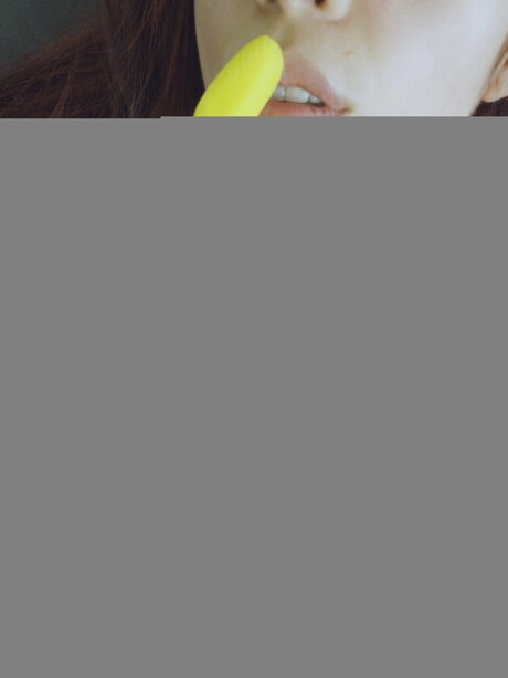 Miss Latex GLoves sexy model img