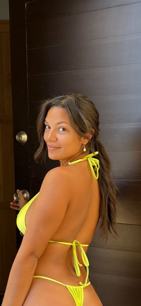 Gabriela Bomdia pretty actress archive