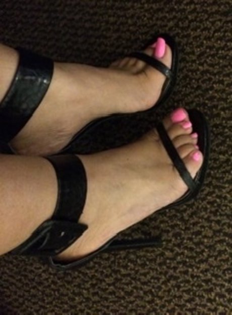 BlondeinStilettoHeelsOnly pornstar art img