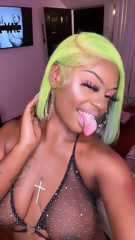 MS NYMPH_ pornstar naked picture