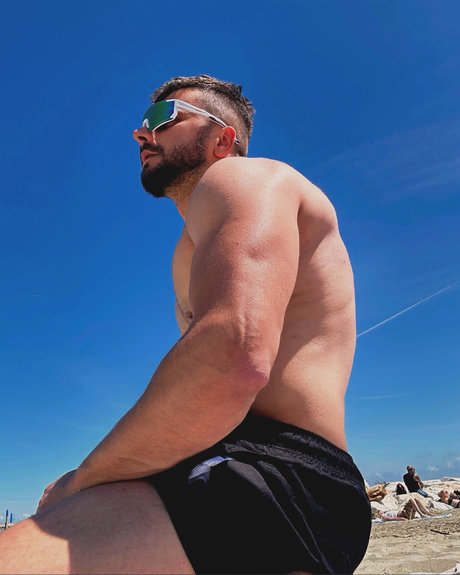 Muscleguy sex model gallery