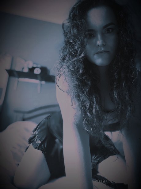 Isis Cobe model best pictures