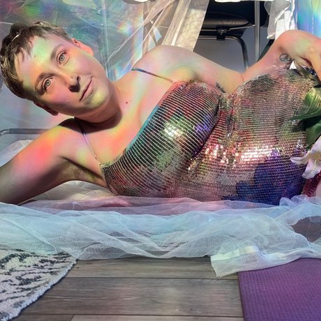 Missy Burps pretty model picture