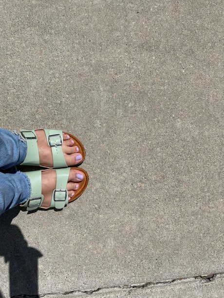 Vixenprettyfeet model nudes photos