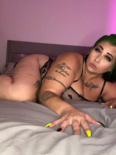 Missred2go sexy model photo