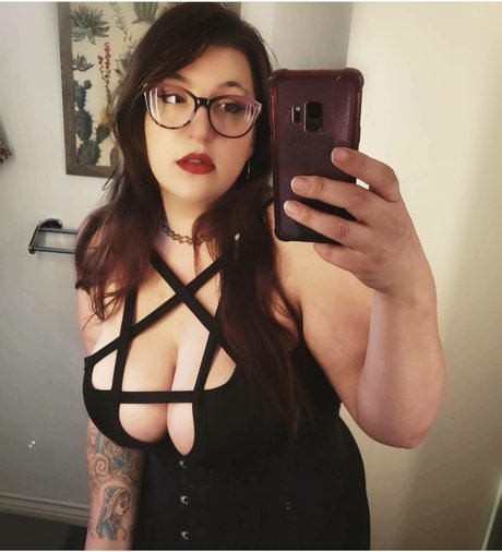 Miz Behavior pornstar naked galleries