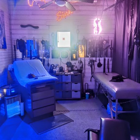 Mistress Sinn star beautiful pics