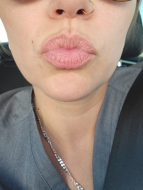 MistressMiaMelons star naked pics