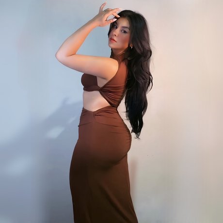 Mony hot actress pictures