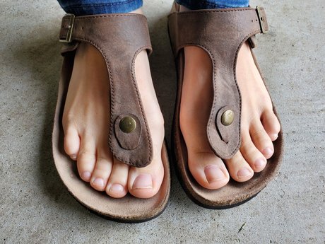 Monroeville feet and toes erotic model picture