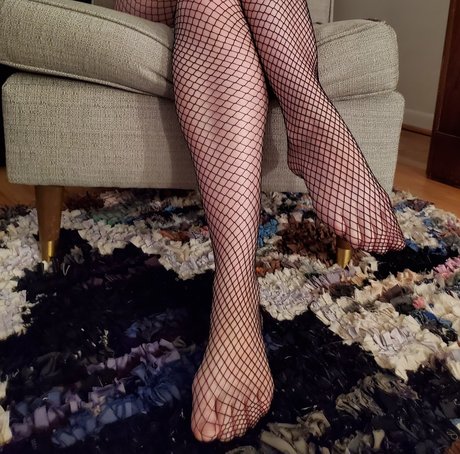 Monroeville feet and toes perfect model pictures