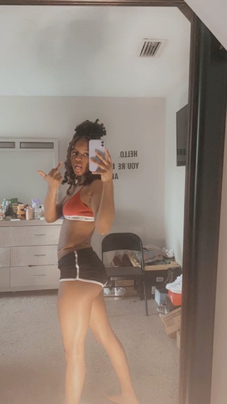 Sweet Pussy Moni_ pornstar naked images