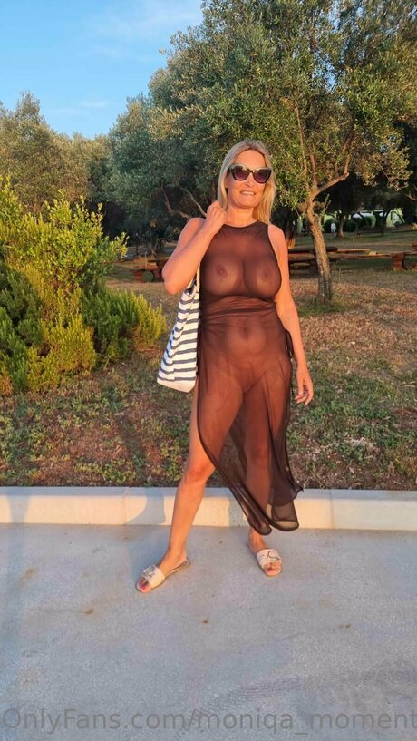 Moniqa model free photos