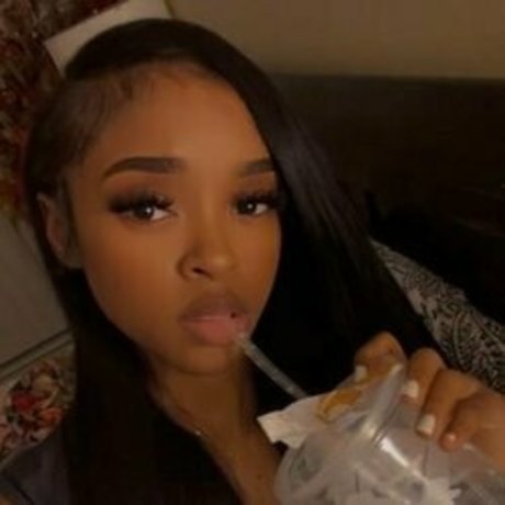 xolanismom_ naked star photo