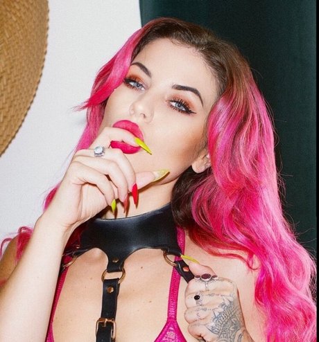 _MOMMY FOX_ pornstar exclusive image