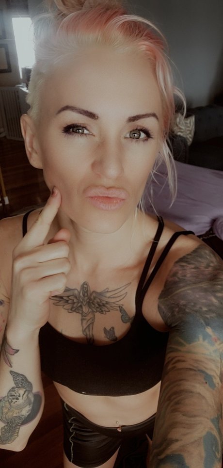 Queen Elena star nude pic