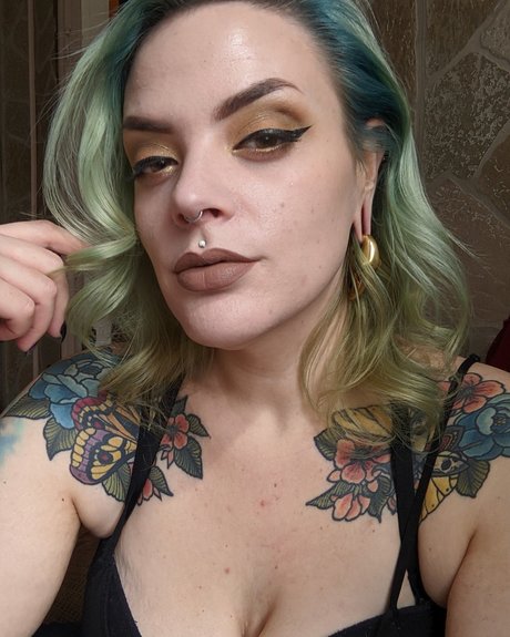 Morticia Macabre model sexy pics