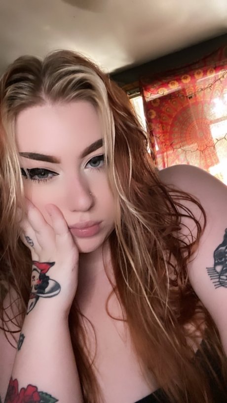 Peewee pornstar exclusive images