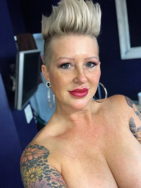 Ms Syn pornstar naked photos