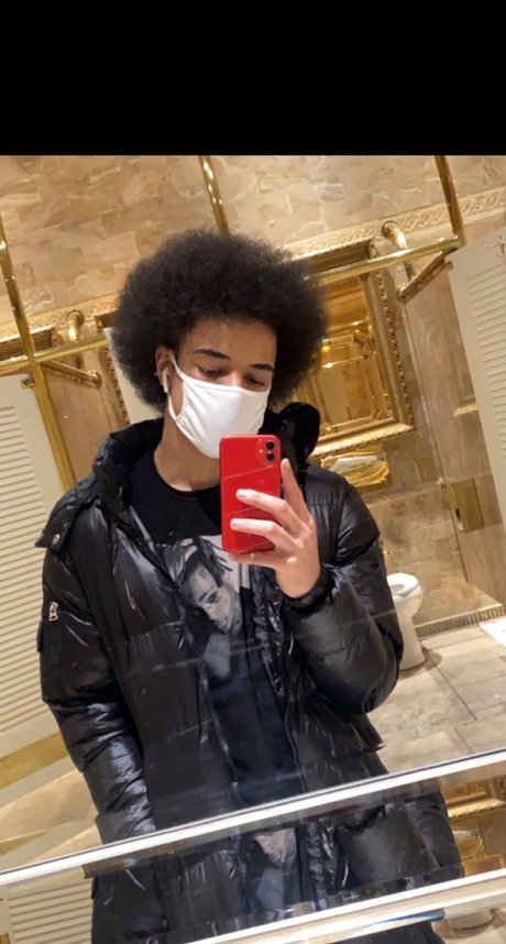 WetNoodleSalad xxx pornstar image