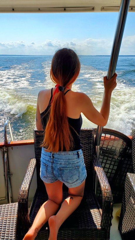 Mrs Awkward The Meme Queen star erotic pic