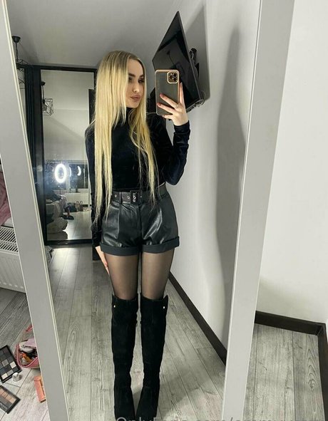 whore wife onlyfans sexy naked photo