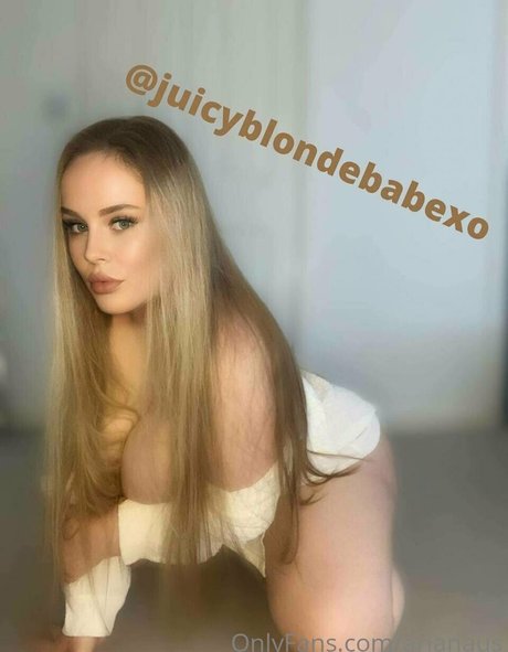 arianaus star naked photo