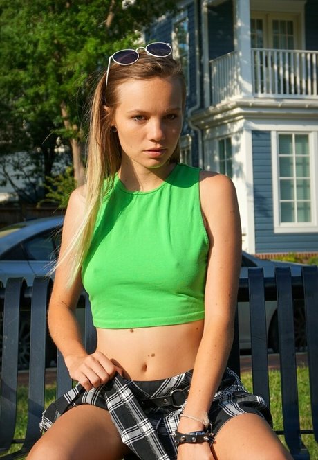 Brawniebee beautiful star image