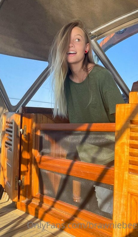 Brawniebee pornographic star pics