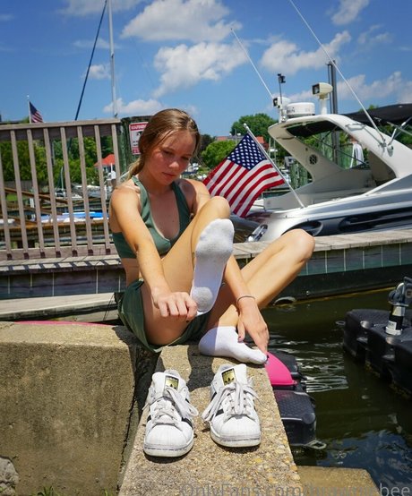 Brawniebee hd pornstar photo