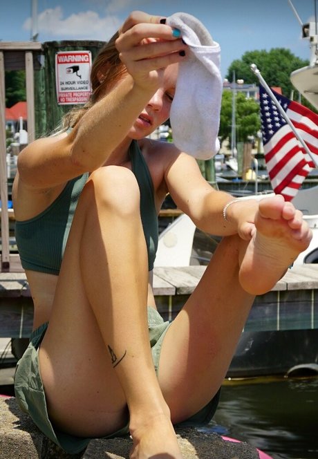 Brawniebee pornographic actress img