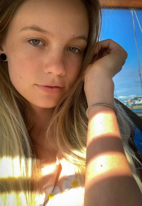 Brawniebee best pornstar picture