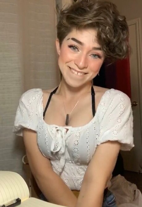 graceful addison model exclusive pic