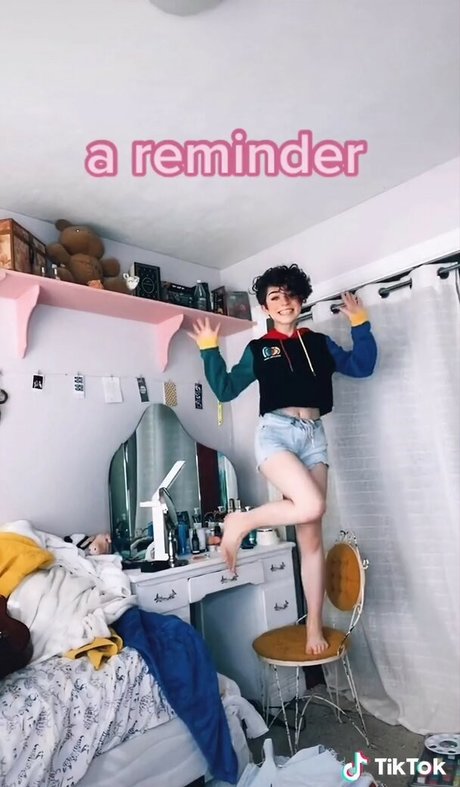 graceful addison erotic model galleries